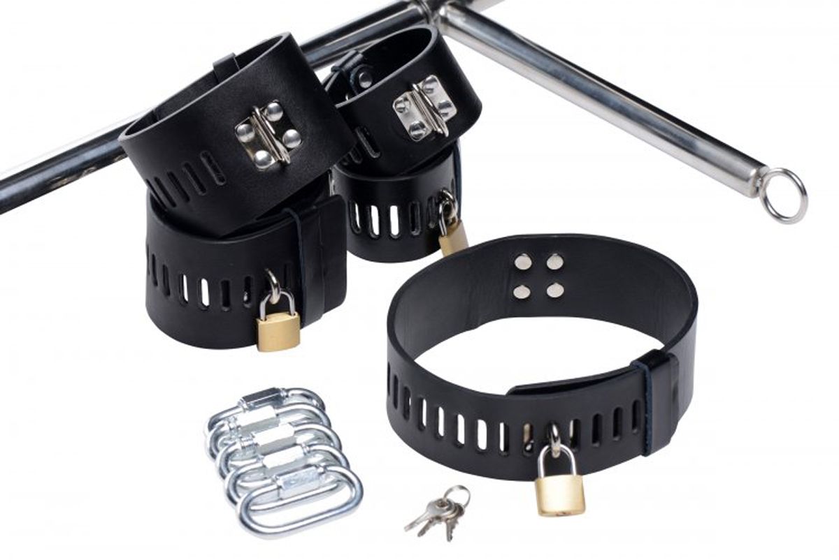 Imprisoned Bondagerek Met Dildo